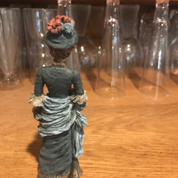 Vintage Victorian Sweetheart’s Giftcraft Figurine:  SARAH - Picture 3 of 7